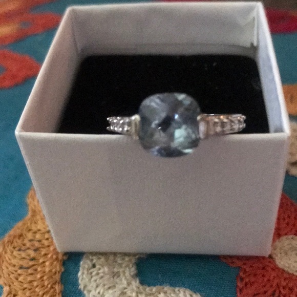 Woman’s Fashion Ring - Picture 5 of 8